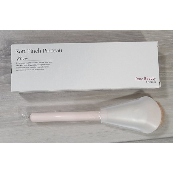 Rare Beauty Soft Pinch Blush Brush New With Box Selena Gomez - Picture 1 of 7